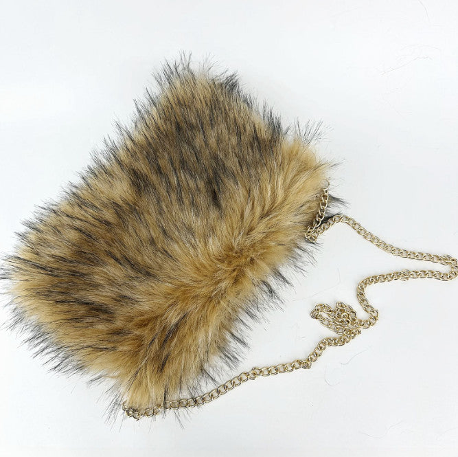 Vintage-inspired Puffy Fur Clutch with Large Capacity