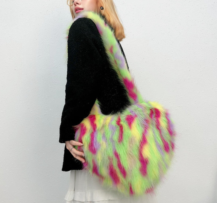 Women's Faux Fox Fur Shoulder Bag - Stylish Heart-shaped Plush Bag with Premium Vibe