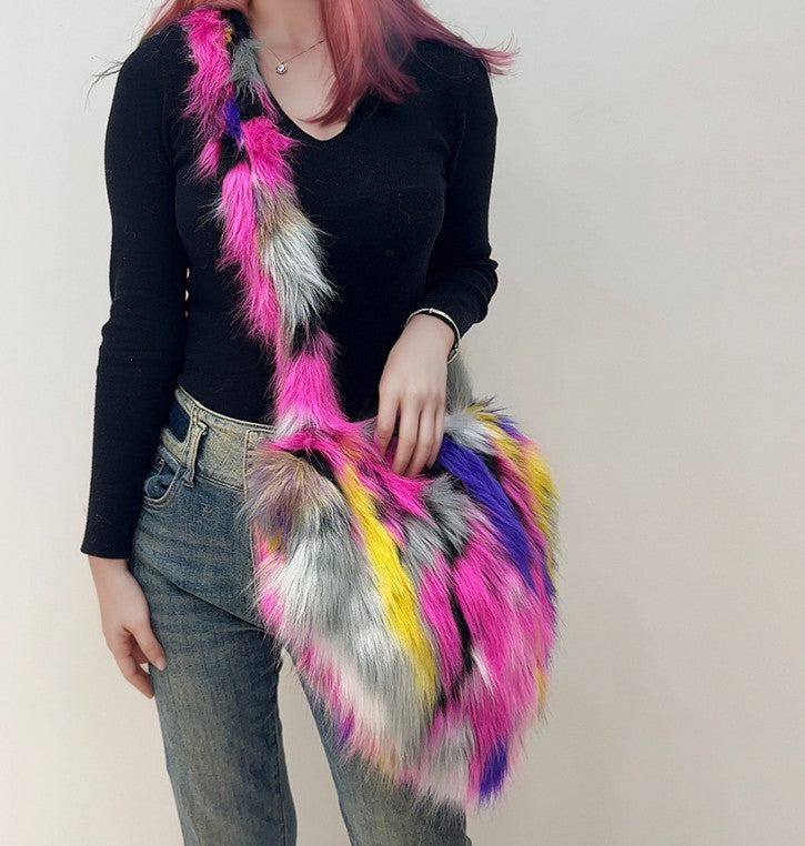 Women's Faux Fox Fur Shoulder Bag - Stylish Heart-shaped Plush Bag with Premium Vibe