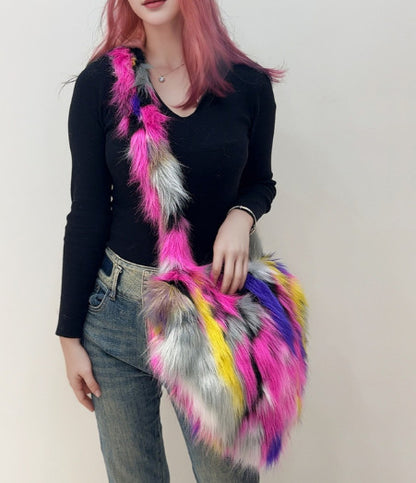 Women's Faux Fox Fur Shoulder Bag - Stylish Heart-shaped Plush Bag with Premium Vibe
