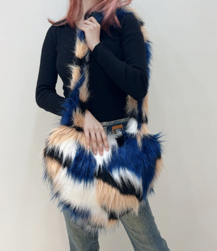 Women's Faux Fox Fur Shoulder Bag - Stylish Heart-shaped Plush Bag with Premium Vibe