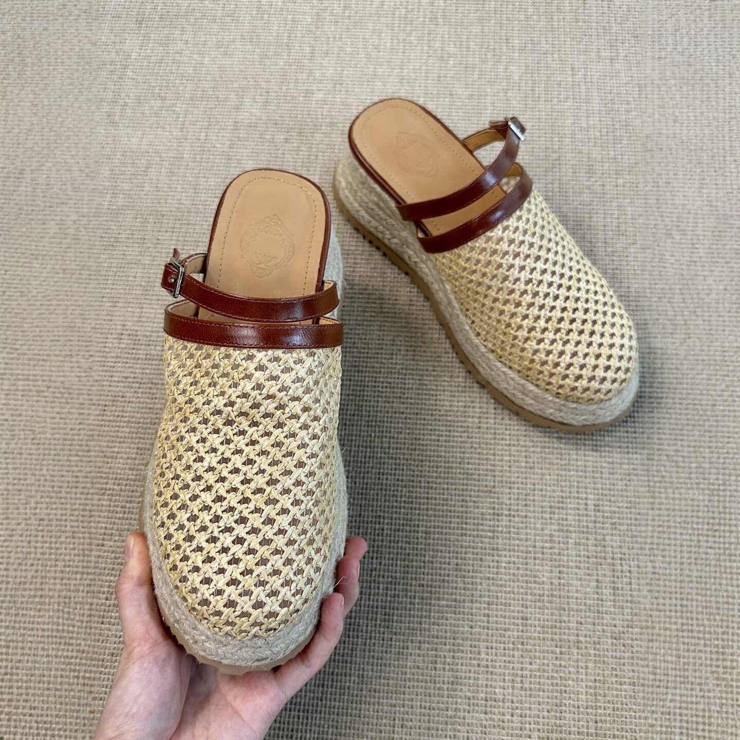 Raffia thick-soled slippers