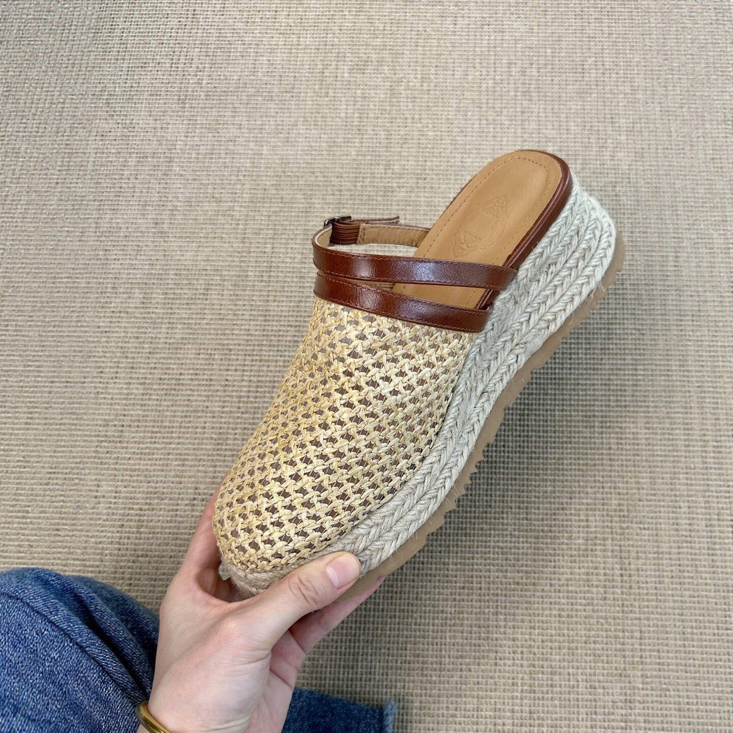 Raffia thick-soled slippers