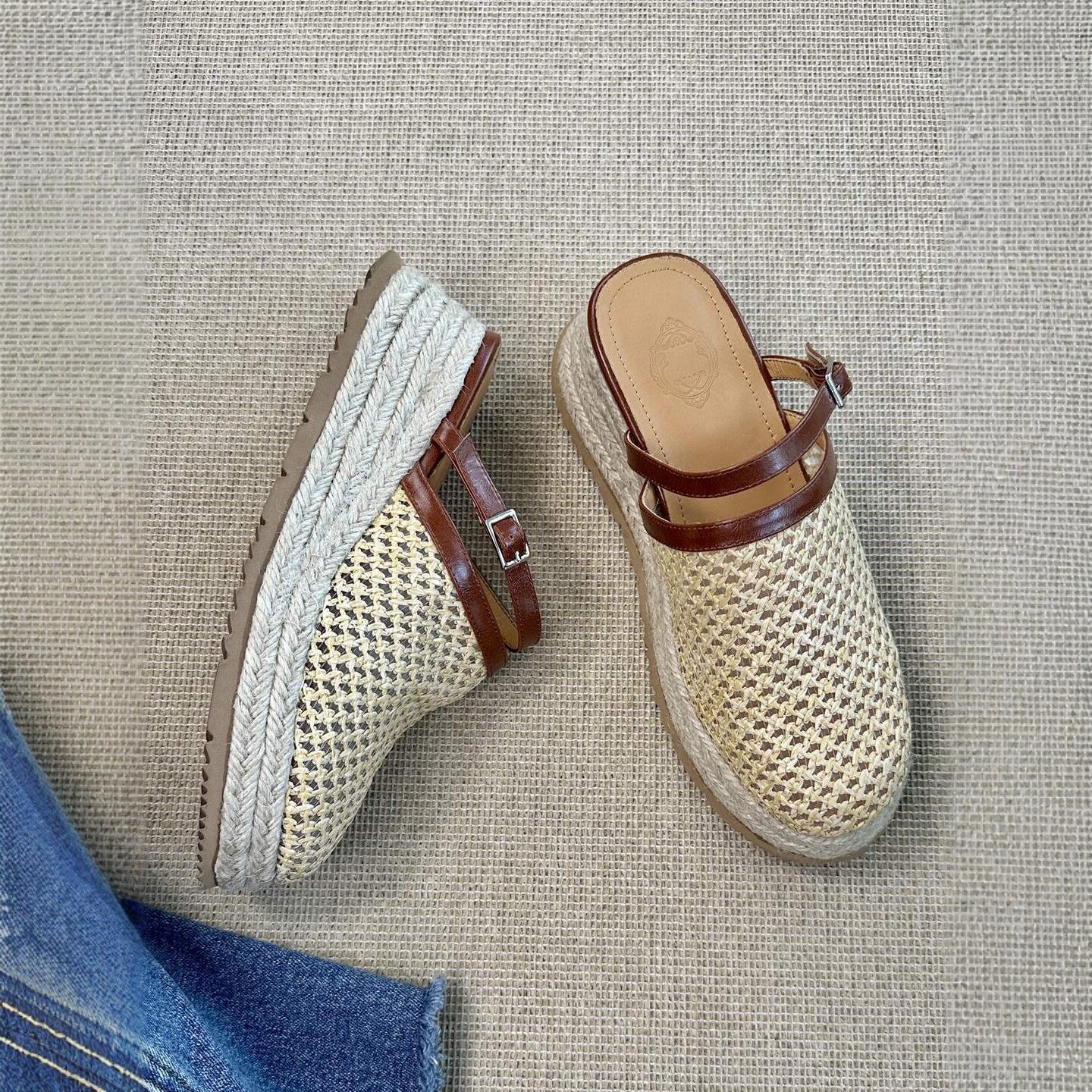 Raffia thick-soled slippers